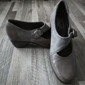 Clarks Size 10M Grey Brown Leather Mary Jane Brogue Oxford Heels Retro